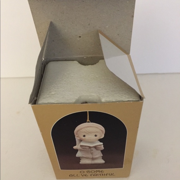 Precious Moments Ornament “O Come All Ye Faithful” - Picture 6 of 7